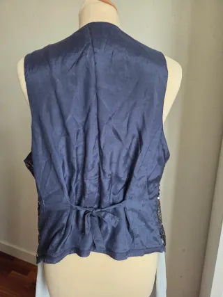 Chaleco Zara con abalorios plateados
