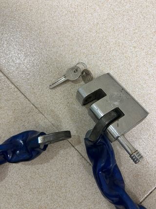 Cadena de seguridad para moto