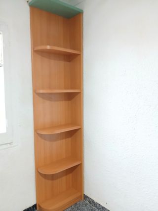 Estantería de esquina de madera