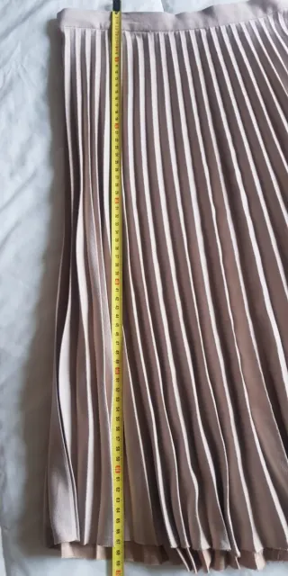 Falda Mango plisada rosa nude