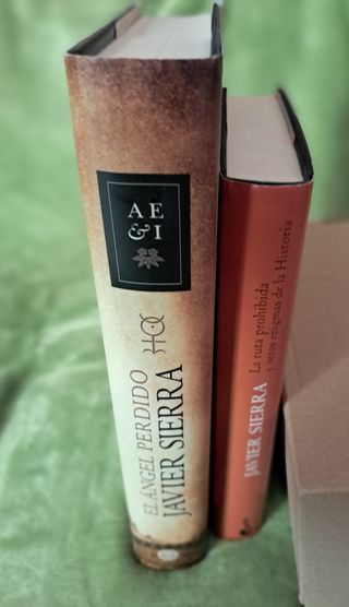 DOS LIBROS DE JAVIER SIERRA