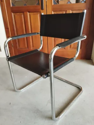 Silla de diseño metal y cuero negro