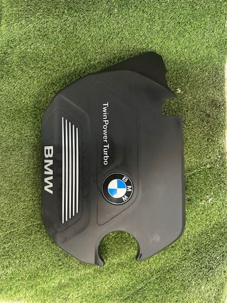 Tapa motor BMW X1 TwinPower Turbo.