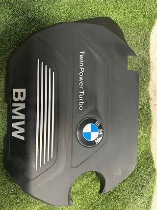 Tapa motor BMW X1 TwinPower Turbo.