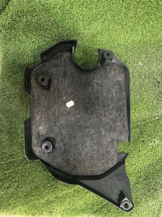 Tapa motor BMW X1 TwinPower Turbo.