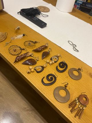 Pendientes hippies artesanales.