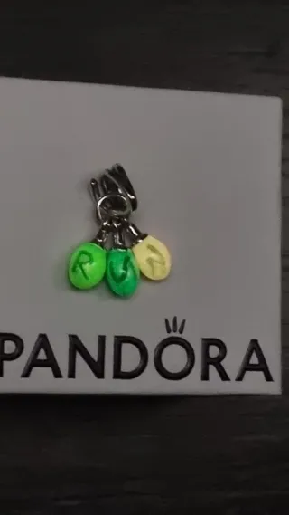 Charm Pandora luces stranger things RUN Netflix