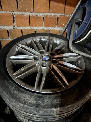 Puente trasero BMW Serie 1 y llantas paquete M