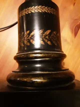 Lampada da terra in legno massiccio nero e dorato