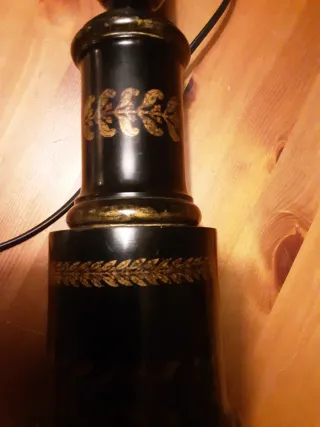 Lampada da terra in legno massiccio nero e dorato