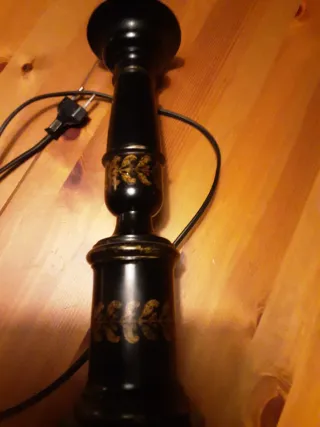 Lampada da terra in legno massiccio nero e dorato