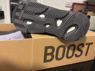 Adidas Yeezy 700 MNVN Gris Púrpura