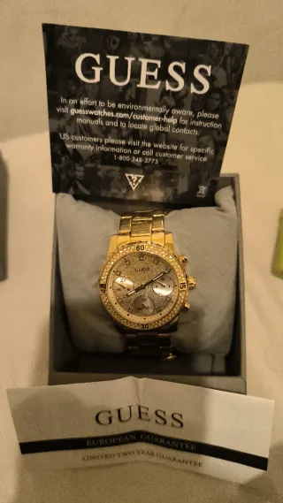 Reloj Guess Dorado y Plateado