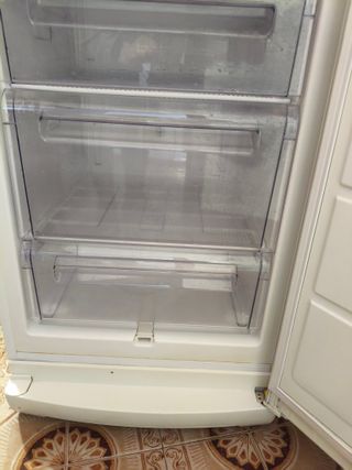 Congelador vertical blanco