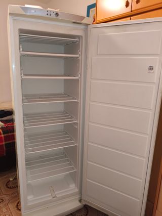 Congelador vertical blanco