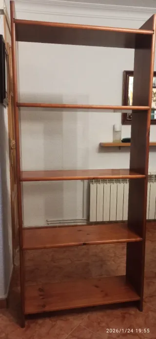 Estantería de madera