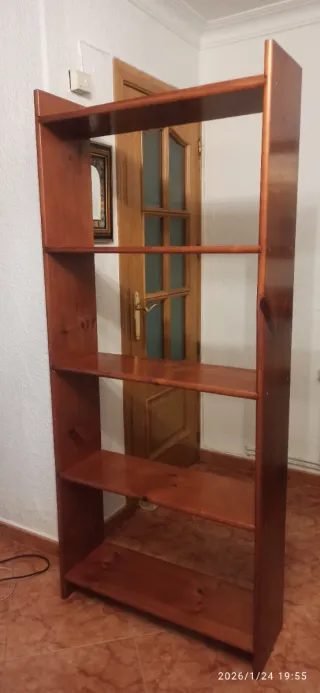 Estantería de madera