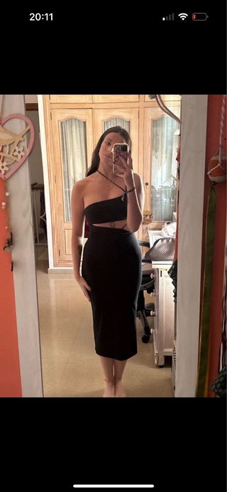 Vestido negro Zara con aberturas
