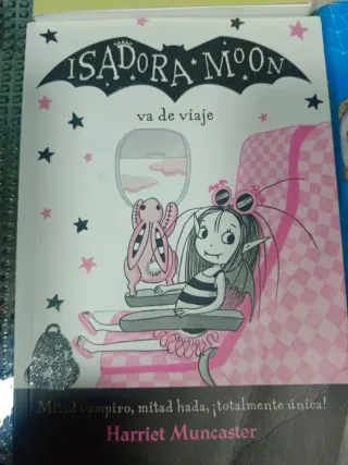 Isadora Moon va de viaje (Isadora Moon 9) (Span...
