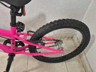 Bicicleta Runfit rosa en perfecto estado16.