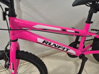 Bicicleta Runfit rosa en perfecto estado16.
