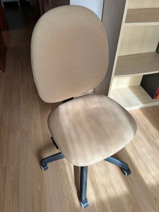 Silla de escritorio beige de tela