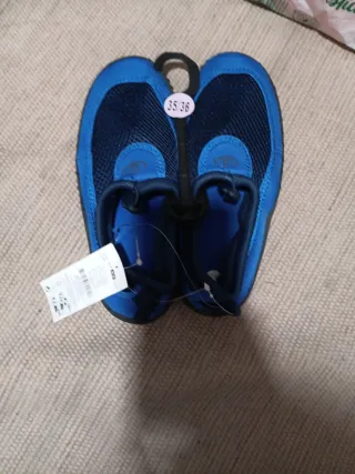 Escarpines azules sin estrenar T. 35/36