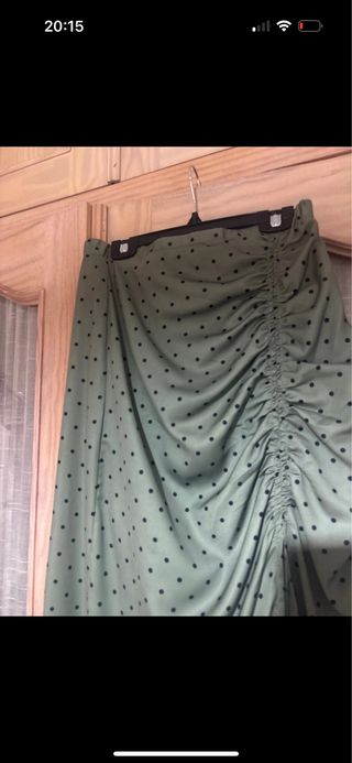 Falda midi verde con lunares negros