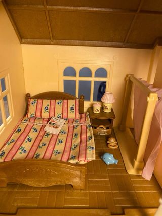 Casa de juguete con luces, coche y accesorios