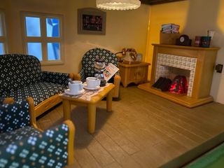 Casa de juguete con luces, coche y accesorios