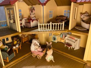 Casa de juguete con luces, coche y accesorios