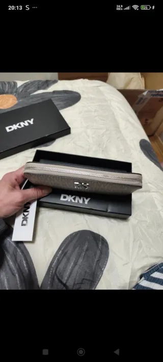Cartera DKNY Beige