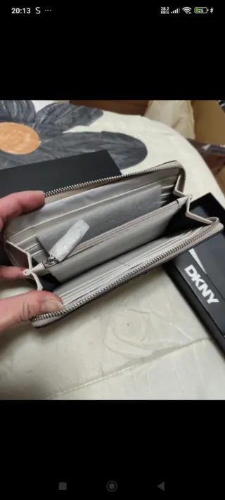 Cartera DKNY Beige