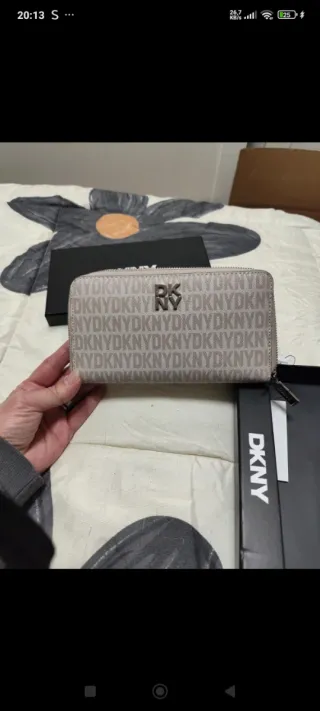 Cartera DKNY Beige