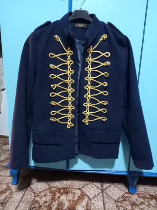 Chaqueta Bell azul con adornos dorados