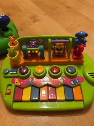 Juguetes musicales Chicco y piano infantil