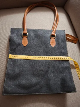 Bolso negro de hombro con asas marrones