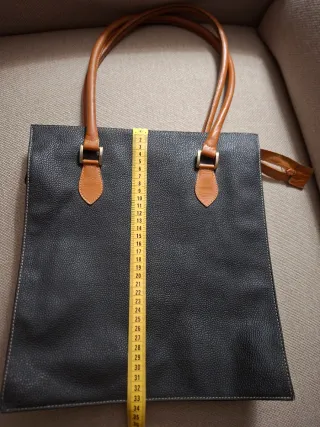 Bolso negro de hombro con asas marrones