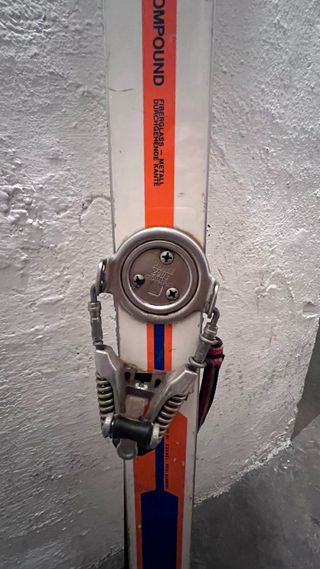 Esquís antiguos años 70 con botas