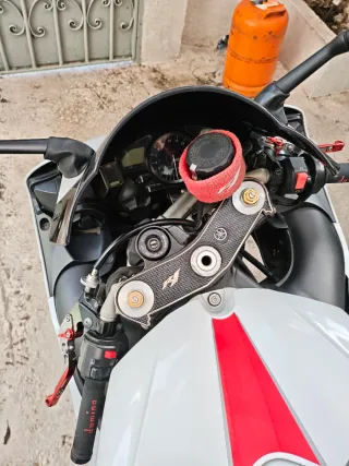 Yamaha YZF R1 - Moto Deportiva