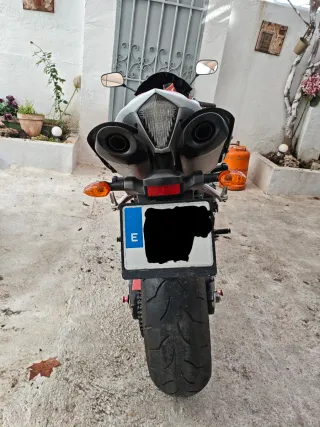 Yamaha YZF R1 - Moto Deportiva