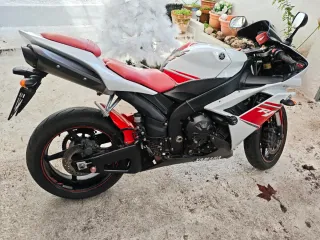 Yamaha YZF R1 - Moto Deportiva