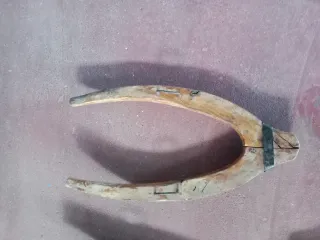 Objetos antiguos de madera decorativos