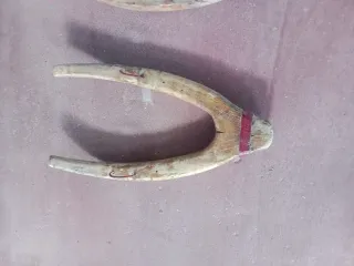 Objetos antiguos de madera decorativos