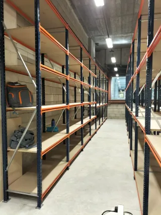 Especialista en montaje de estanterías metalux