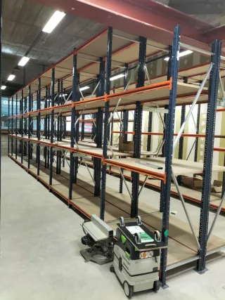 Especialista en montaje de estanterías metalux