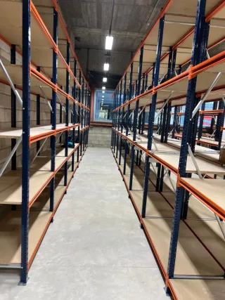 Especialista en montaje de estanterías metalux