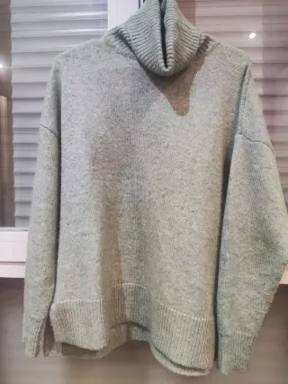 Jersey verde cuello vuelto