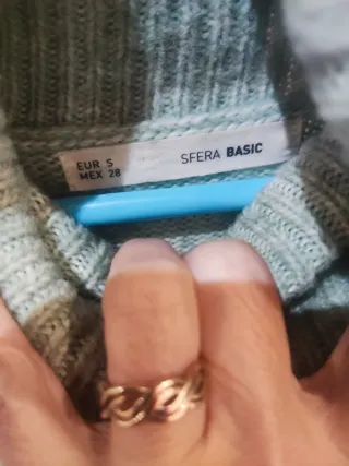 Jersey verde cuello vuelto