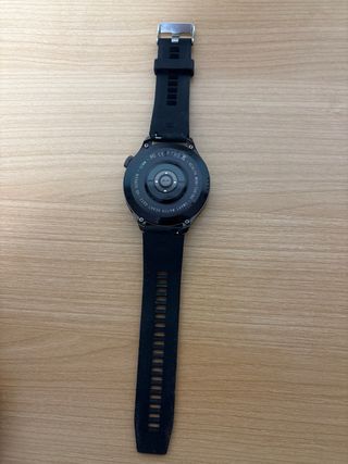 Smartwatch Negro con Cargador Blanco